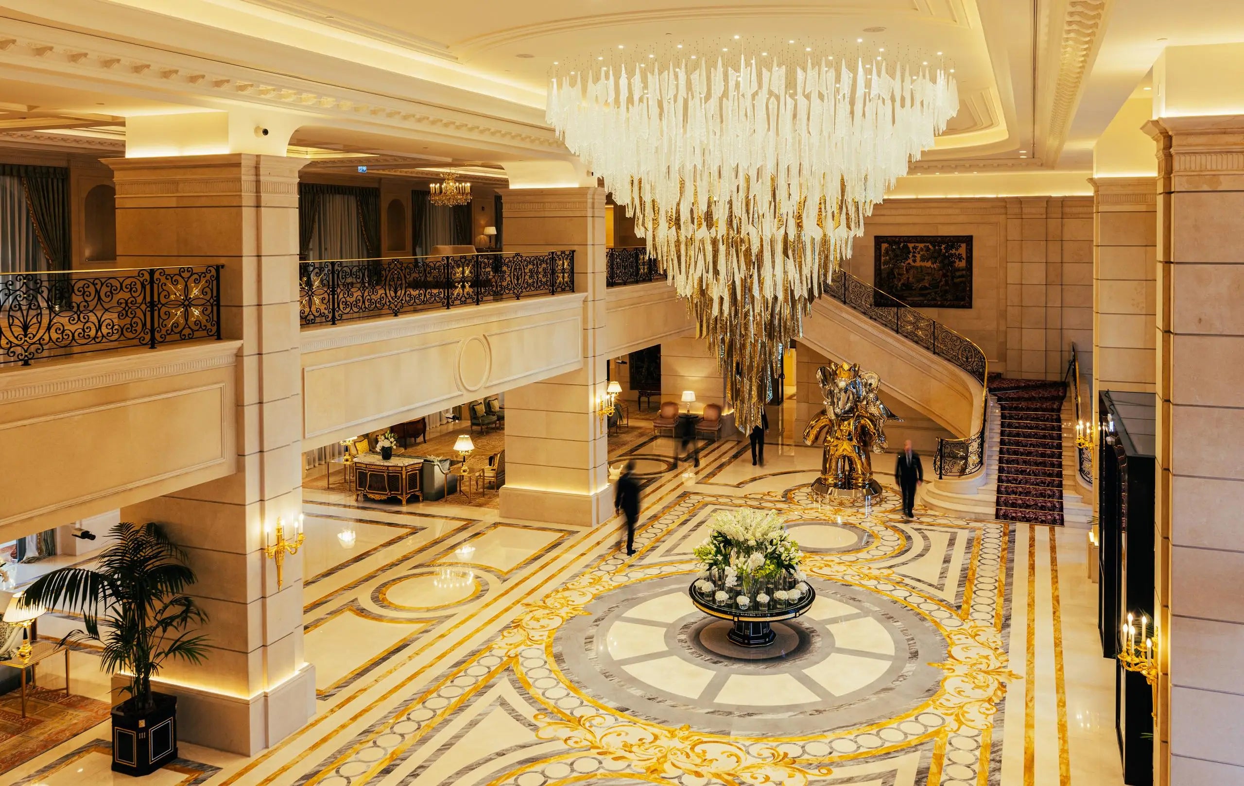 Staircase Multi-ring Gilded Luxurious Round Chandelier